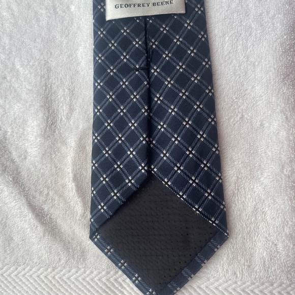 Classic 100% Silk Tie - Picture 3 of 5